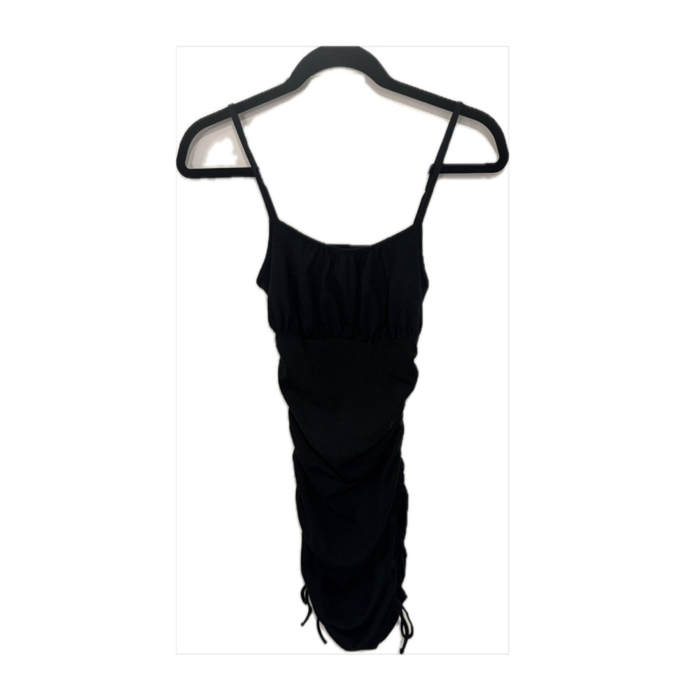💕Women’s Forever 21 black ribbed ruched mini dress with adjustable cami straps